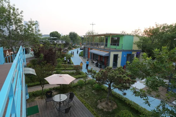 Klanten Worden Gezien Shipping Container Hotel Een Schilderachtige Plek Rizhao — Stockfoto