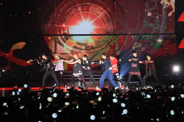 Miembros Del Grupo Chicos Surcoreanos Exo Actúan Durante Concierto Elyxion —  Fotos de Stock