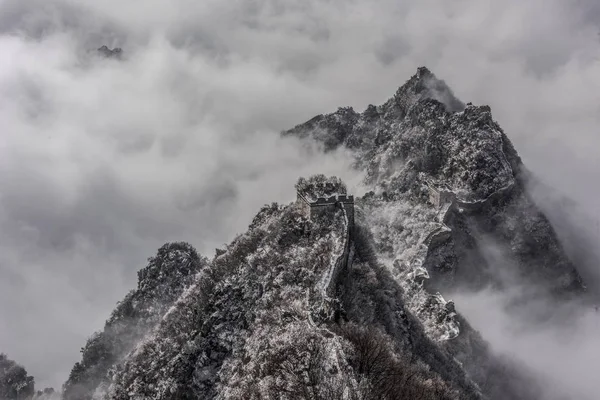 Krajobraz Jiankou Wielkiego Muru Otoczony Przez Morze Chmury Która Wygląda — Zdjęcie stockowe