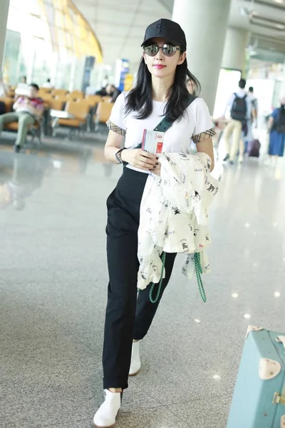 Die Chinesische Schauspielerin Bingbing Trifft Vor Ihrem Abflug Peking China — Stockfoto