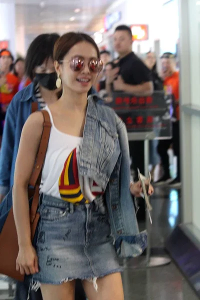 Taiwanesische Sängerin Jolin Tsai Mitte Trifft Internationalen Flughafen Xiamen Gaoqi — Stockfoto