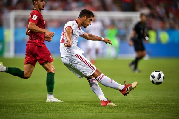 Majid Hosseini Irán Derecha Dispara Contra Andre Silva Portugal Partido — Foto de Stock