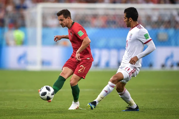 Cedric Portugal Vänster Utmaningar Vahid Amiri Iran Deras Grupp Matcha — Stockfoto