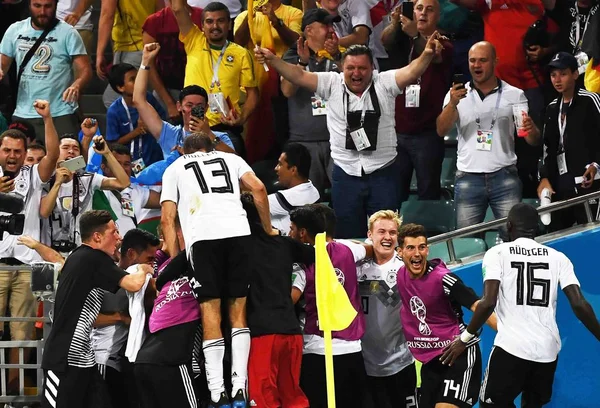ドイツの選手が Fifa ワールド カップ 2018 ロシア 2018 日の間にスウェーデンに対してグループ の試合でゴールを決めた後に祝う — ストック写真