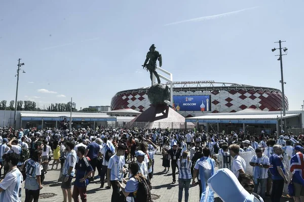 Los Aficionados Argentinos Gritan Ondean Sus Banderas Nacionales Para Mostrar —  Fotos de Stock