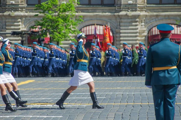 Soldados Russos Marcham Longo Praça Vermelha Durante Desfile Militar Dia — Fotografia de Stock