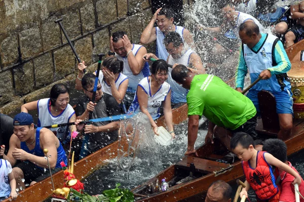 Uczestnicy Rywalizować Smocze Łodzie Odbędzie Okazji Dragon Boat Festival Znany — Zdjęcie stockowe