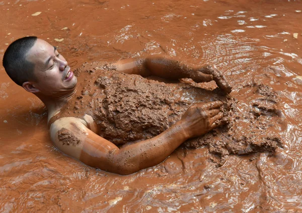 Turister Njuta Lera Bad För Att Komma Bort Från Sjukdom — Stockfoto