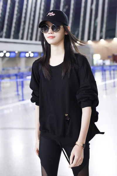 Chinese Model Mengyao Better Known Ming Pictured Shanghai Pudong International — Stock Photo, Image