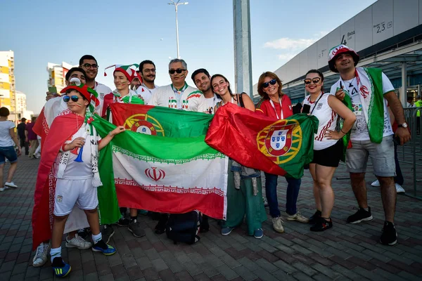 Aficionados Iraníes Reúnen Fuera Del Estadio Mordovia Arena Antes Del —  Fotos de Stock