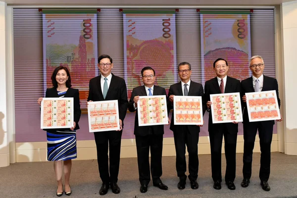 Hkma Urzędników Bankowych Wraz Sekretarzem Finansowym Paul Chan Trzecie Prawo — Zdjęcie stockowe