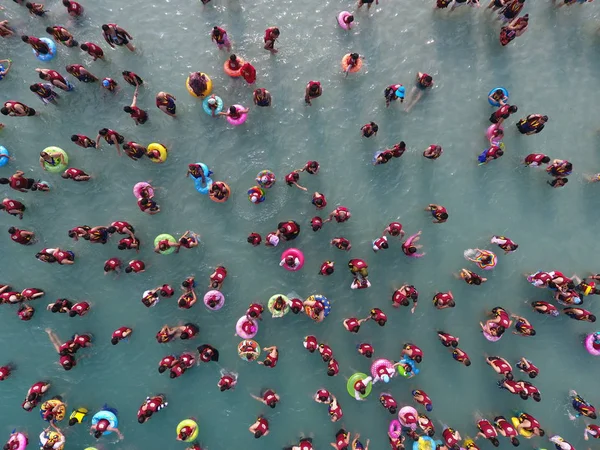 Chinese Holidaymakers Crowd Water Park Zhengzhou City Central China Henan — Stock Photo, Image