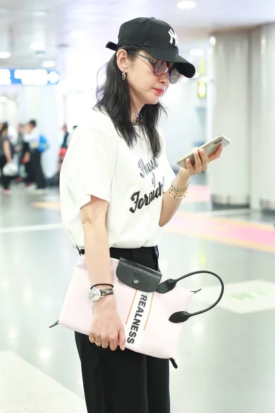 Κινέζα Ηθοποιός Bingbing Φτάνει Στην Διεθνές Αεροδρόμιο Του Πεκίνου Στο — Φωτογραφία Αρχείου