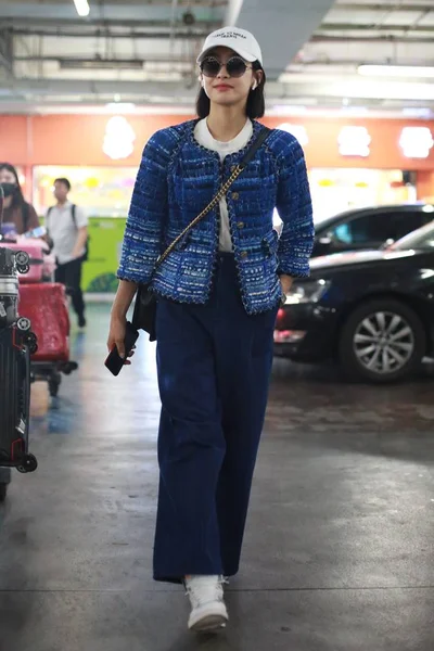Chanteuse Actrice Chinoise Victoria Song Song Qian Est Photographiée Aéroport — Photo