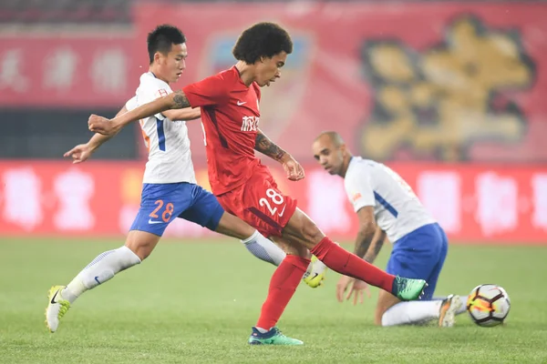 Futbolista Belga Axel Witsel Tianjin Quanjian Gotea Pelota Contra Shandong —  Fotos de Stock