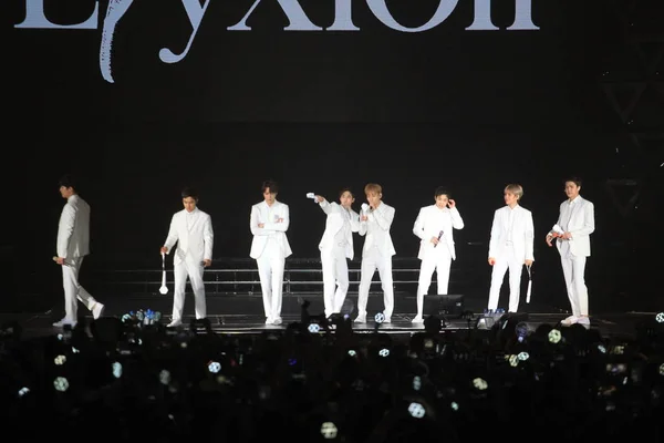 Členové Skupiny Jihokorejské Chlapec Exo Provádět Během Elyxion Koncert Hongkongu — Stock fotografie