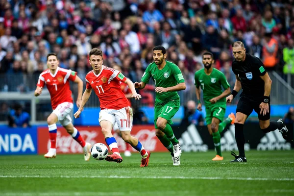 Aleksandr Golovin Ryssland Vänster Utmaningar Spelare Saudiarabien Deras Grupp Match — Stockfoto