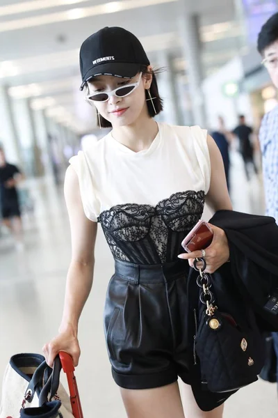 Cantora Atriz Chinesa Victoria Song Song Qian Chega Aeroporto Internacional — Fotografia de Stock