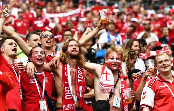 Dänische Fans Schwenken Fahnen Und Rufen Ihre Unterstützung Für Dänemark — Stockfoto