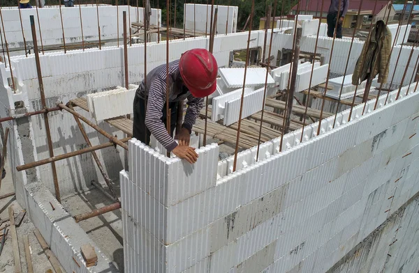 Chinese Arbeiders Uitgebreide Polystyreen Eps Schuim Gebruiken Huizen Bouwen Beiyuan — Stockfoto