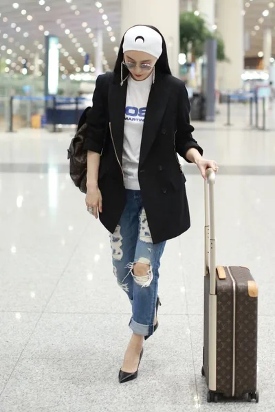 Κινέζα Ηθοποιός Ανεμιστήρα Bingbing Φτάνει Στην Διεθνές Αεροδρόμιο Beijing Capital — Φωτογραφία Αρχείου