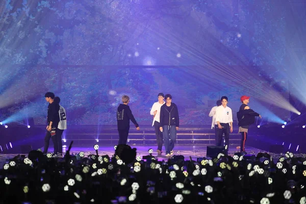 Membrii Grupului Sud Coreean Exo Cântă Timpul Concertului Elyxion Din — Fotografie, imagine de stoc