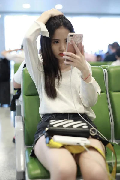 Cantante Attrice Cinese Jingyi Arriva All Aeroporto Internazionale Shanghai Hongqiao — Foto Stock