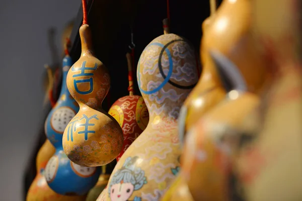 Calabazas Pintadas Con Imágenes Las Superficies Por Anciano Artesano Chino — Foto de Stock