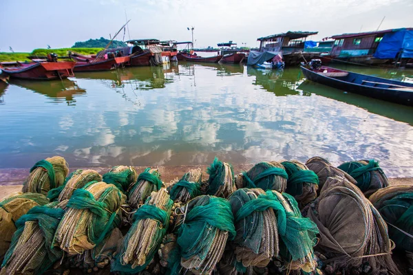 Des Bateaux Pêche Sont Amarrés Dans Baie Raison Interdiction Pêche — Photo
