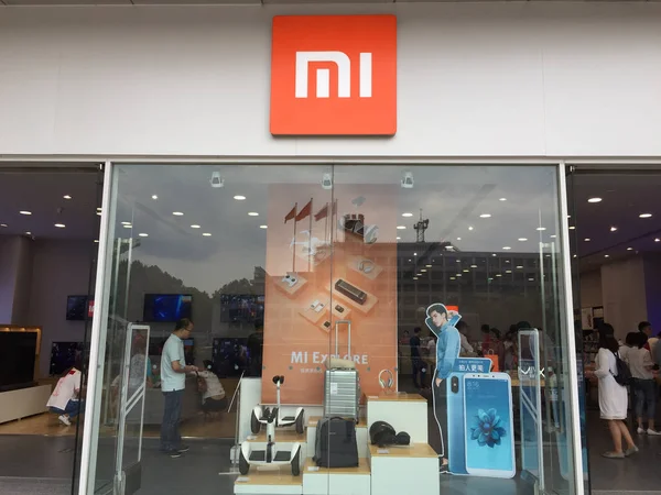 Customers Shop Xiaomi Store Wuhan City Central China Hubei Province — стоковое фото