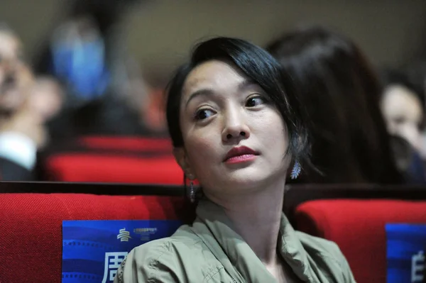 Китайская Актриса Чжоу Сюнь Приняла Участие Церемонии Награждения Первого Кинофестиваля — стоковое фото