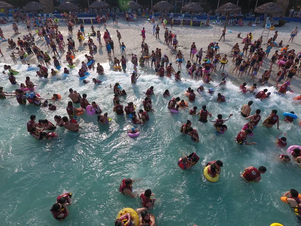 Chinese Holidaymakers Crowd Water Park Zhengzhou City Central China Henan — Stock Photo, Image