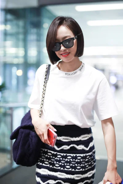 Chinese Zangeres Actrice Victoria Song Song Qian Arriveert Bij Shanghai — Stockfoto