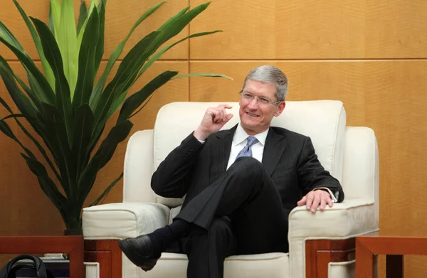 ティム クック Ceo のアップル株式会社 2012 中国の商務部での会議に出席します — ストック写真