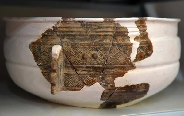 Artigo Cerâmica Restaurado Por Arqueólogo Chinês Desenterrado Local Escavação Das — Fotografia de Stock