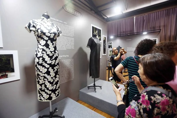 Cheongsam Também Conhecido Como Qipao Chinês Está Exibição Uma Exposição — Fotografia de Stock