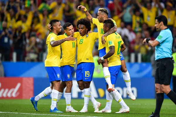 Paulinho Seconda Destra Del Brasile Festeggia Con Compagni Squadra Dopo — Foto Stock