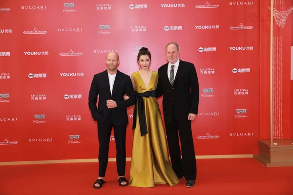 Ator Inglês Jason Statham Esquerda Atriz Chinesa Bingbing Centro Posam — Fotografia de Stock