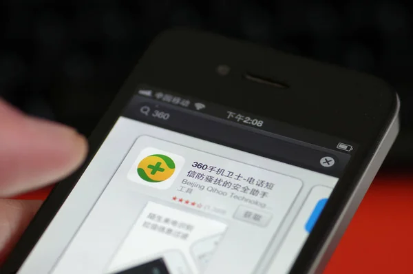 Ein Chinesisches Mobiltelefon Betrachtet Das Symbol Der Mobilen App Der — Stockfoto