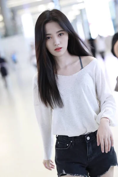 Cantora Atriz Chinesa Jingyi Chega Aeroporto Internacional Hongqiao Xangai Antes — Fotografia de Stock