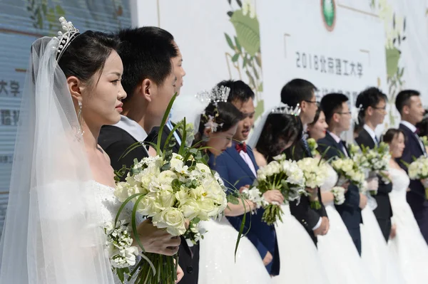 Postgraduierte Paare Nehmen Einer Gruppenhochzeitszeremonie Beijing Institute Technology Peking China — Stockfoto