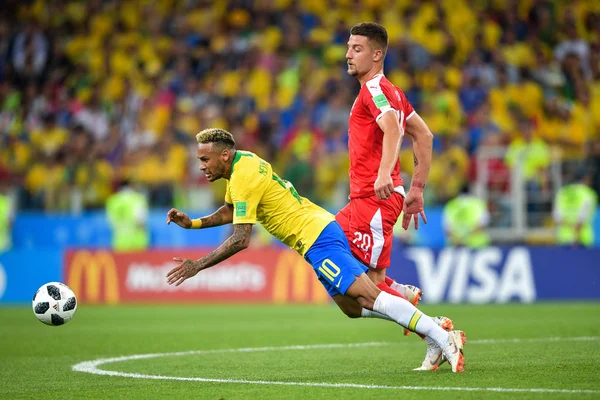 Neymar Brasil Frente Desafia Sergej Milinkovic Savic Sérvia Seu Jogo — Fotografia de Stock