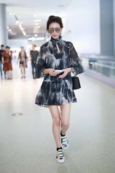 Tajwański Modelka Aktorka Lin Chi Ling Dociera Międzynarodowe Lotnisko Hongqiao — Zdjęcie stockowe