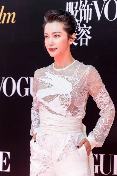 Китайская Актриса Бинбин Позирует Красной Дорожке Vogue Film Шанхае Китай — стоковое фото