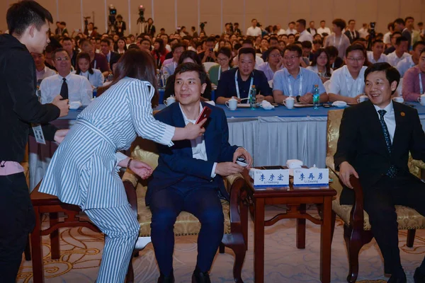 Робин Яньхун Председатель Генеральный Директор Baidu Inc Принял Участие Диалоге — стоковое фото