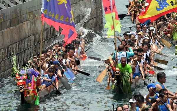 Uczestnicy Rywalizować Smocze Łodzie Odbędzie Okazji Dragon Boat Festival Znany — Zdjęcie stockowe