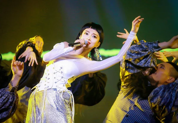 Temmuz 2018 Shanghai China Onun Konserde Tayvanlı Şarkıcı Angela Chang — Stok fotoğraf