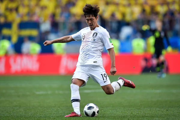 Kim Young Gwon Coreia Sul Passa Bola Contra Suécia Seu — Fotografia de Stock