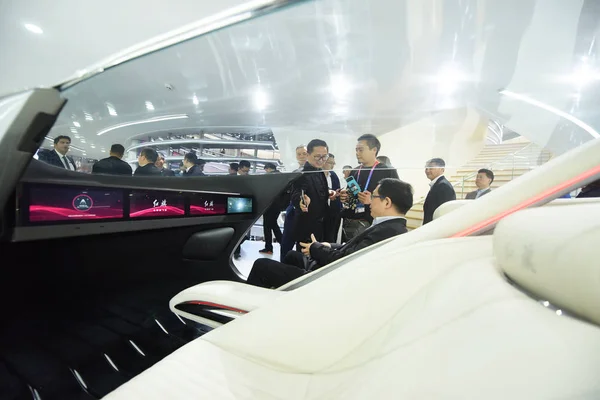 2018年4月25日在中国北京举行的第十五届北京国际汽车展览会 2018年中国汽车 期间展出了一款红旗全新概念车 — 图库照片