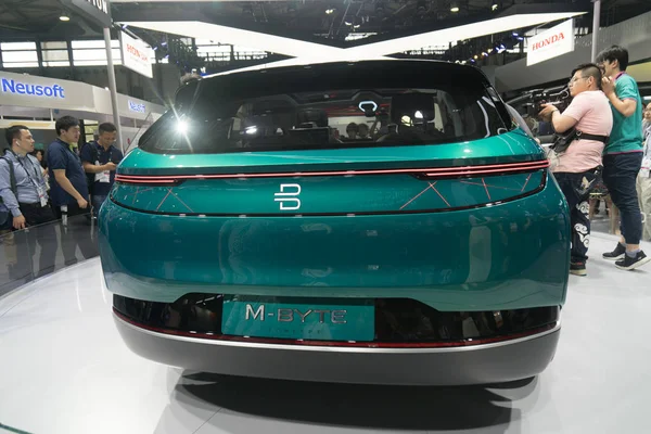2018年6月13日在中国上海举行的2018年亚洲国际消费电子展 Ces Asia 2018 期间展出了一辆 Byton 电动概念车 — 图库照片